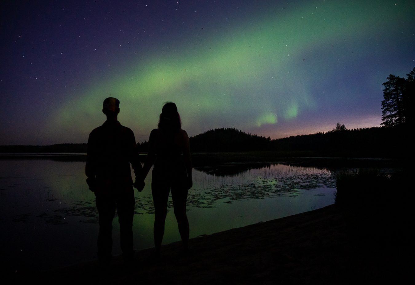 Taruma — revontulet järven yllä Kuhmossa. Kuva: Kerttu Komulainen.